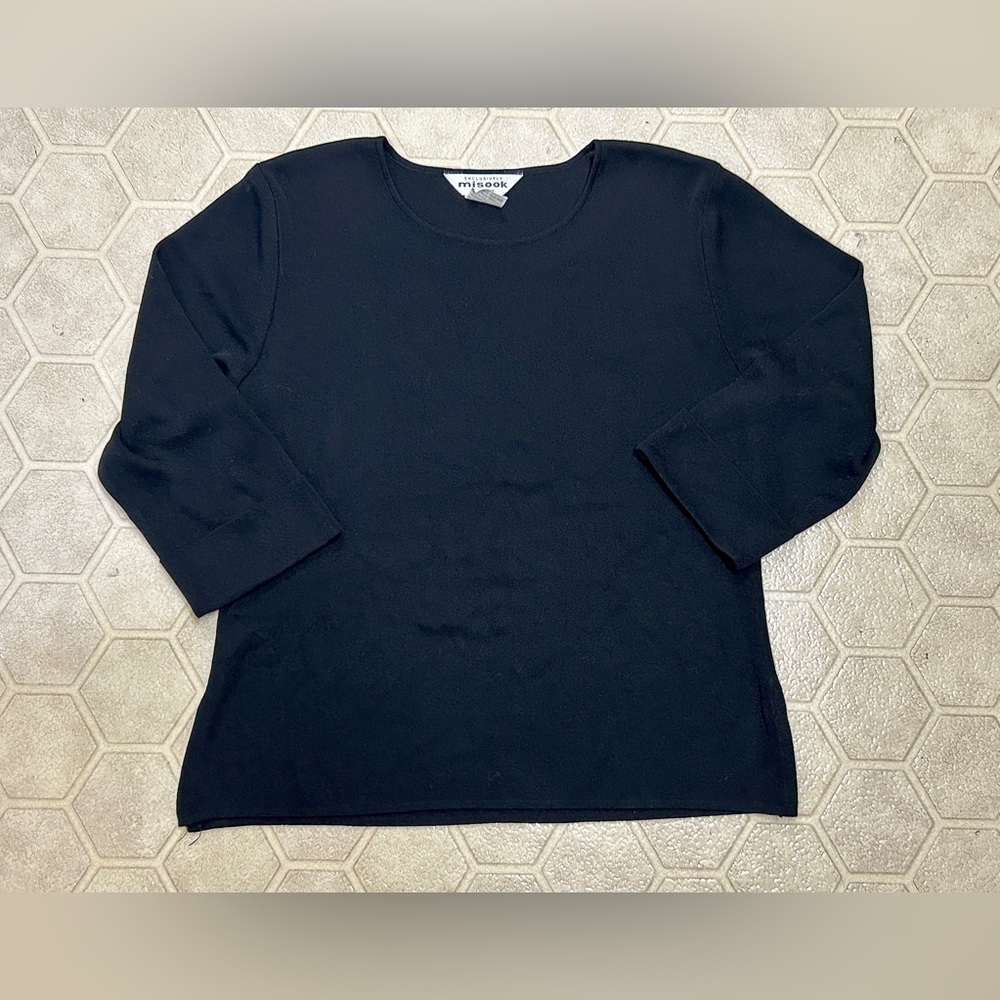 Women’s Petite Medium Black 100% Acrylic EXCLUSIVELY MISOOK Cuffed Sleeve Top